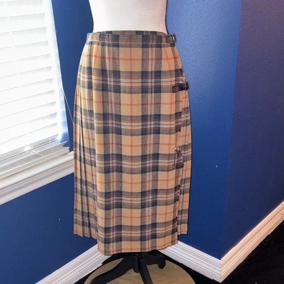 Vintage 1970’s Pringle Wool Kilt-Style Wrap Skirt - Picture 2 of 9